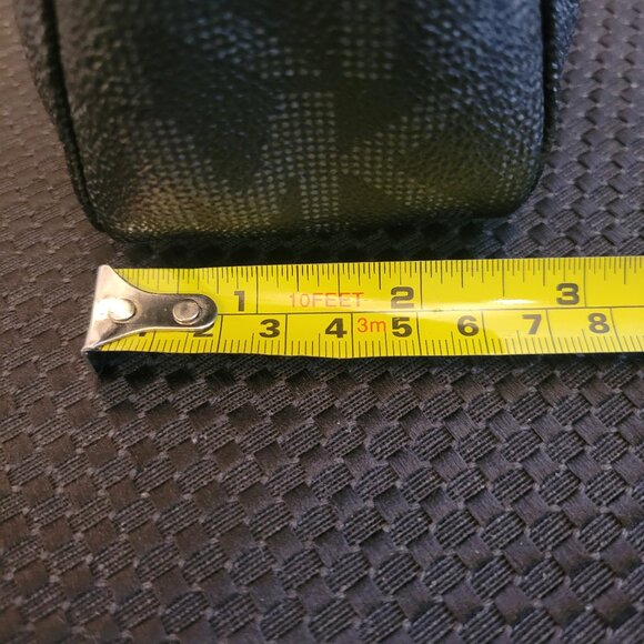 Michael Kors monogram messenger crossbody. EUC - Picture 14 of 16